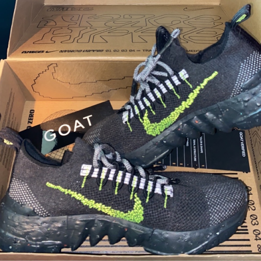 Nike Men's Black and Green Athletic Shoes